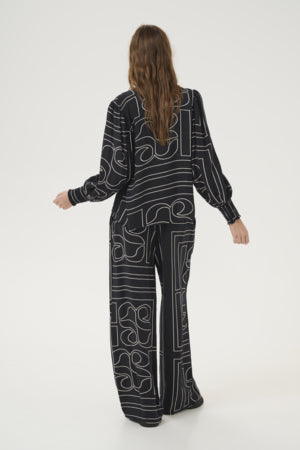 Kelly Pants - My Essential Wardrobe