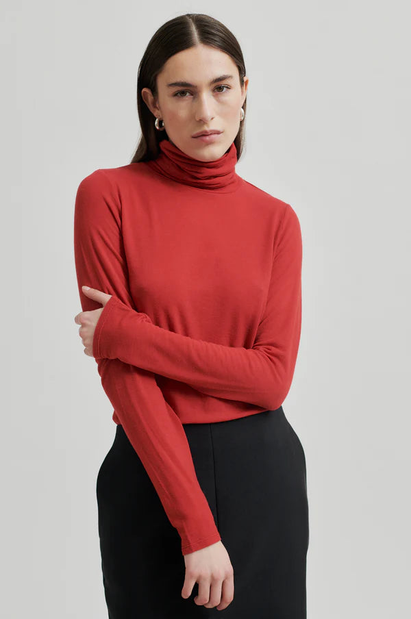 Matima T-neck (red) - Second Female