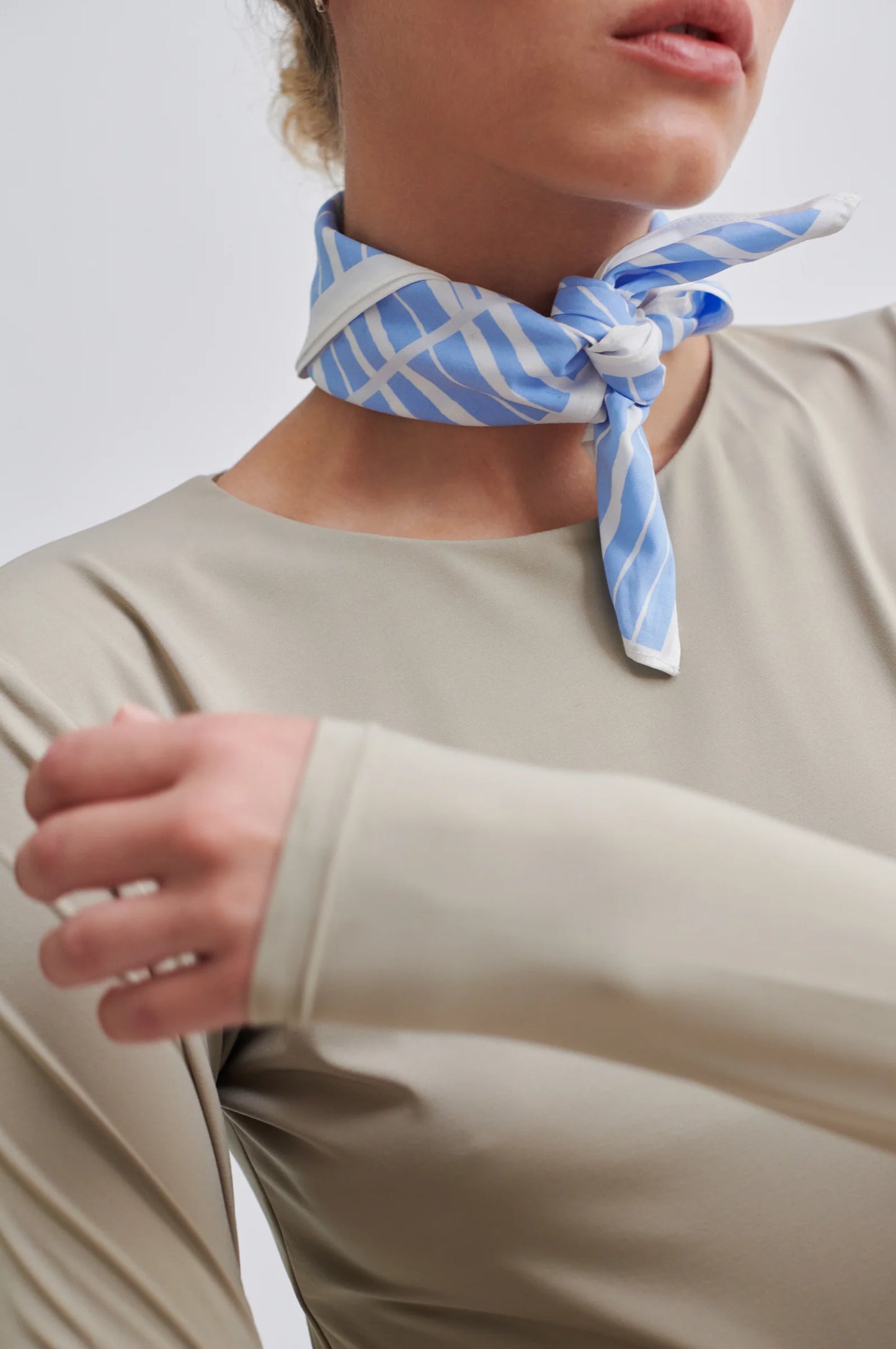 Monolog Scarf - Second Female