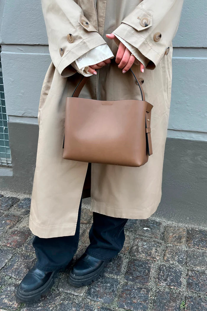 Leather bag female discount