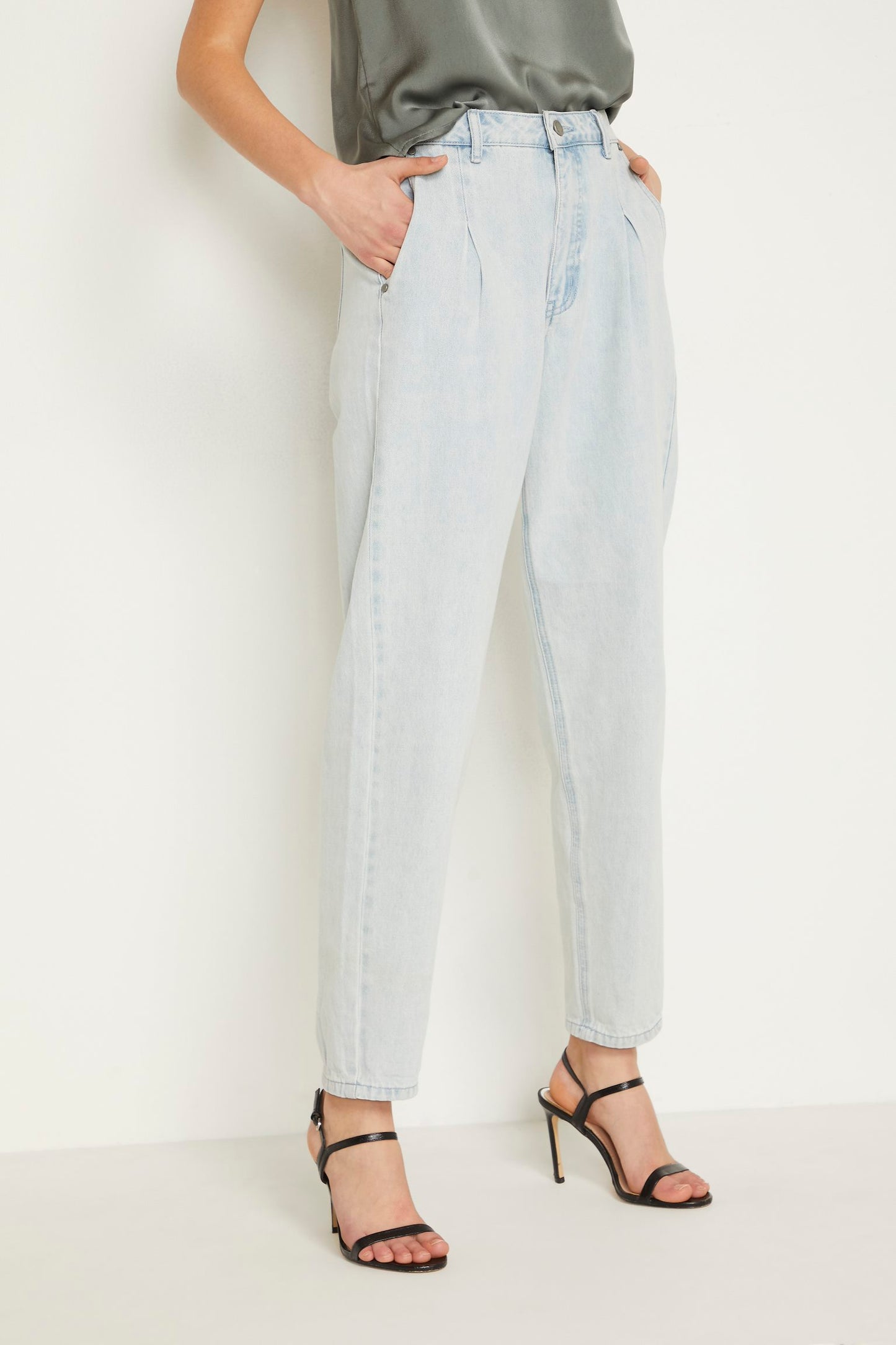 Dean Mom Jeans - My Essential Wardrobe